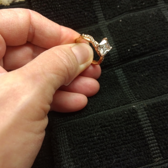 Diamond ring - Picture 2 of 2